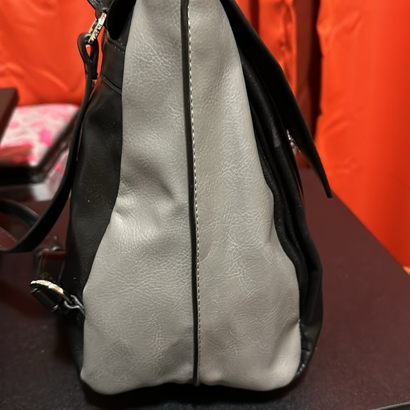Reaction Kenneth Cole Backpack - Picture 2 of 5